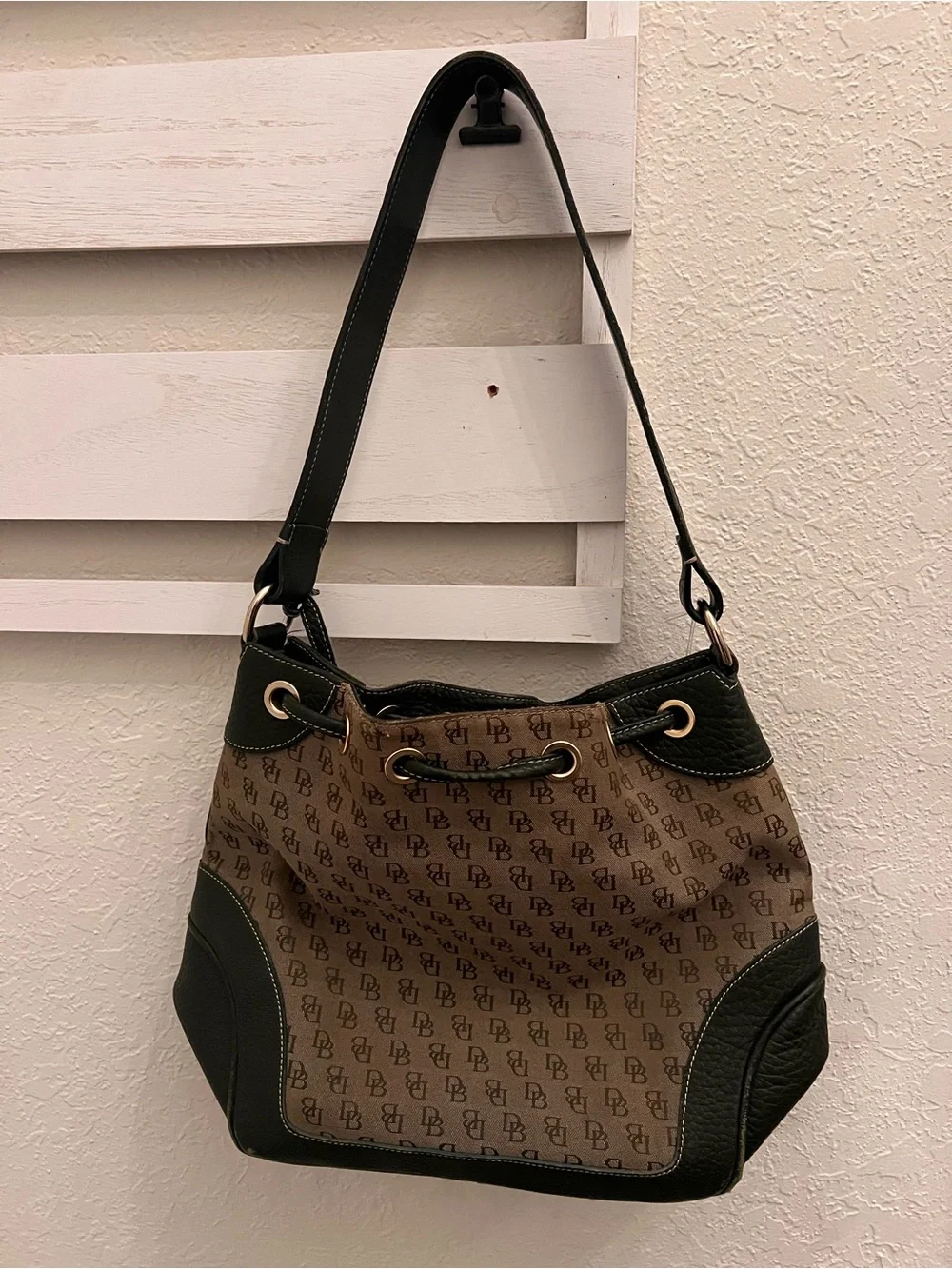 Dooney & Bourke classic vintage